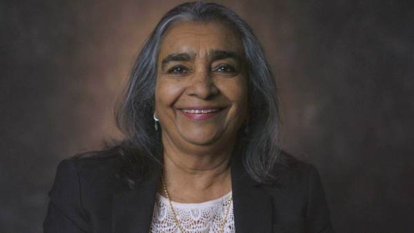 Portrait of Gowri Ishwaran.